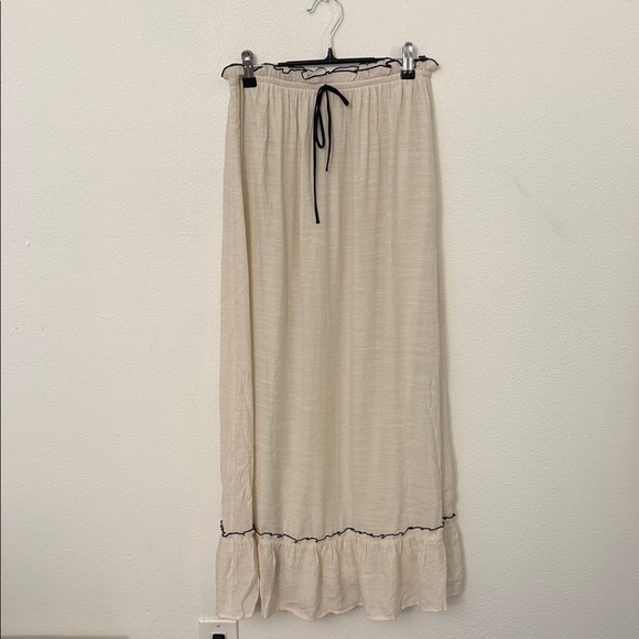 Elegant Cream Ruffle Set - Picture 3 of 7